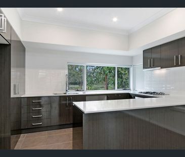 Stylish 3-Bedroom Home with Community Amenities - Walk to Rouse Hill Metro and shops - Photo 3