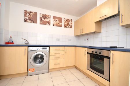 1 bedroom in a flat share to rent - Photo 4