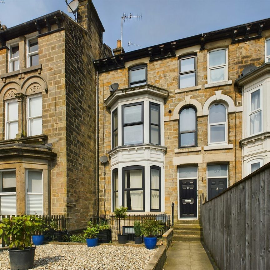 Flat to rent on - Photo 1