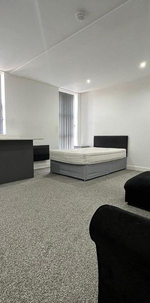 1 bedroom in a flat share to rent - Photo 1