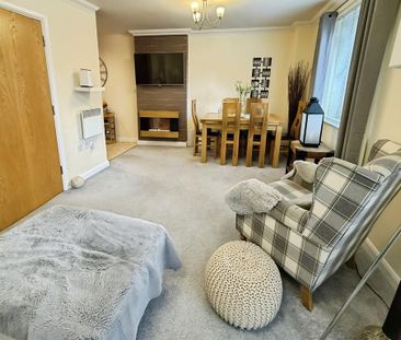 2 bedroom flat to rent - Photo 2