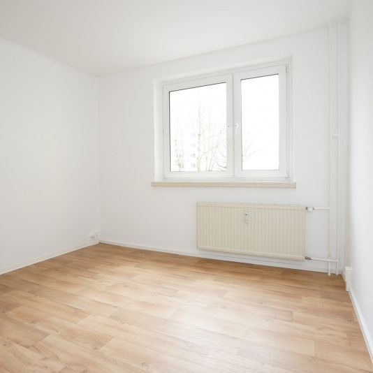 EBK / Balkon / Badewanne - Photo 1