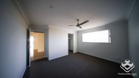NEARLY BRAND NEW! SPACIOUS & MODERN house in Pimpama - Photo 3