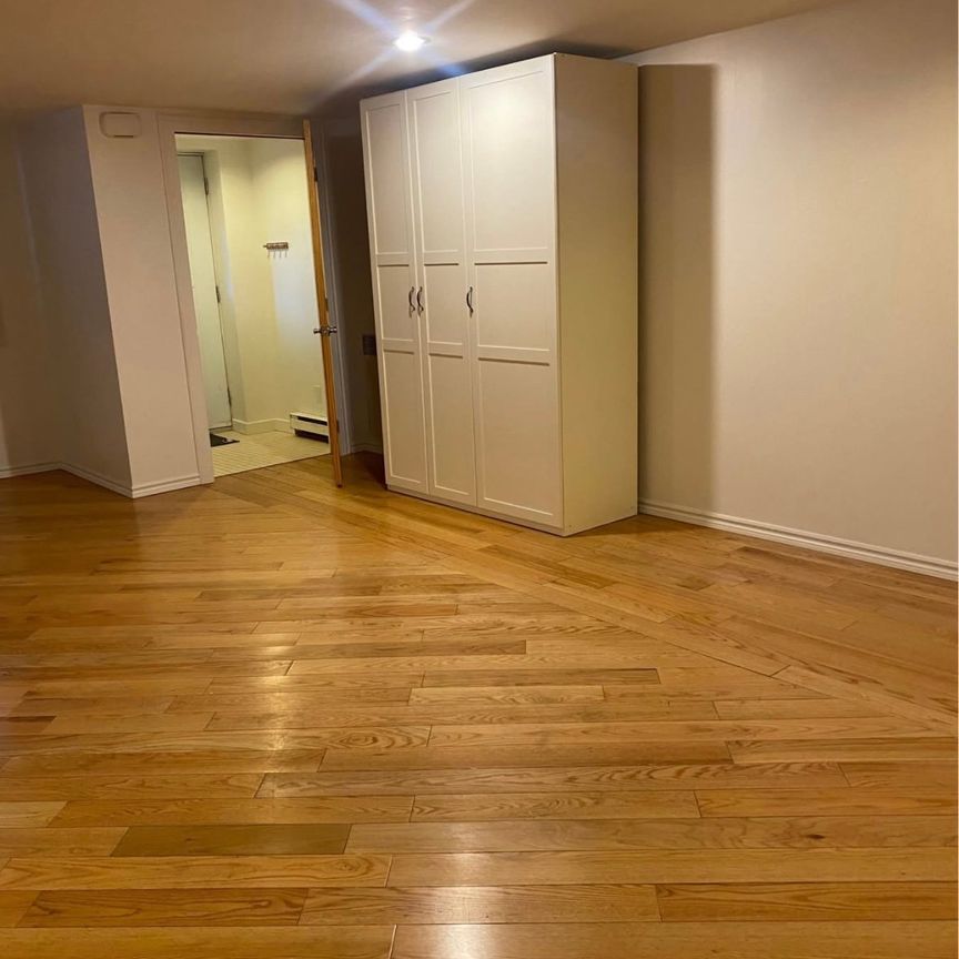 2184 Rue Addington - Photo 1