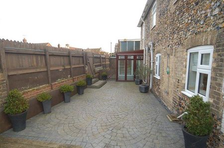 4 bedroom detached house to rent - Photo 3