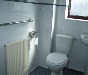 2 bedroom semi-detached house to rent - Photo 6