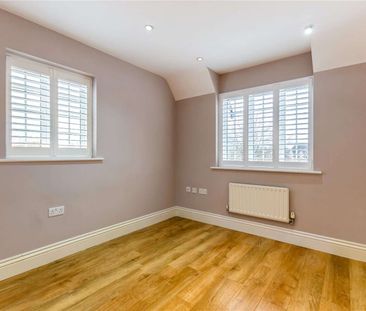 A beautifully presented detached four bedroom family home. - Photo 6