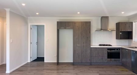 Near new two bedroom townhouse - Photo 3