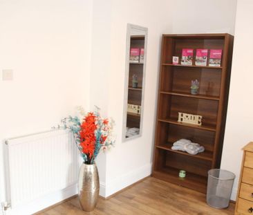 1 bedroom in a house share to rent - Photo 4