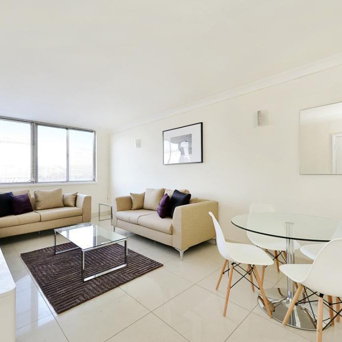 2 bedroom flat with 1 reception and 2 bathrooms in Cambridge Square, W2 - Photo 1