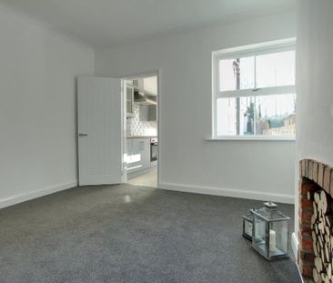 3 bedroom terraced house to rent - Photo 4