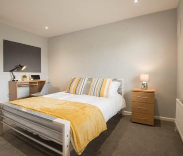 4 bedroom semi-detached house to rent - Photo 3