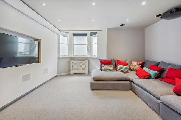 4 bedroom terraced house to rent - Photo 1