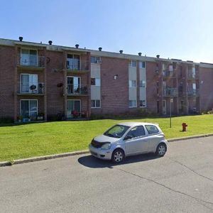 GRAND ET LUMINEUX 4.5 DISPONIBLE 1ER MARS!!! - Photo 2