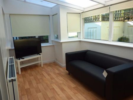 4 bedroom House To Let - Photo 2