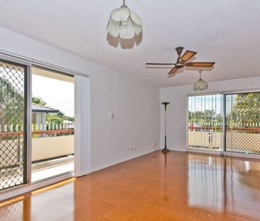 Light and privacy with extra large proportions - Photo 4