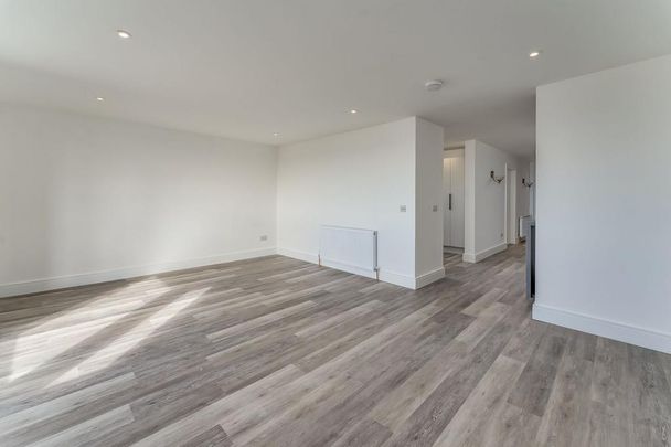 3 bedroom flat to rent - Photo 1