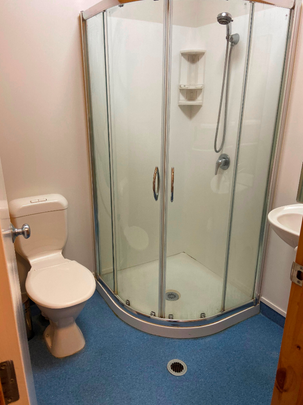 Fully furnished studio unit with one bathroom on the ground floor - Photo 1