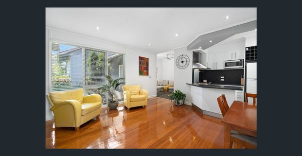 BOUTIQUE VILLA IN PRIZED BEACHSIDE POCKET! - Photo 1