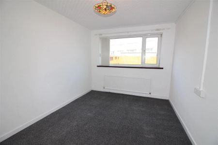 2 Bedroom Flat - Ground Floor - Photo 3