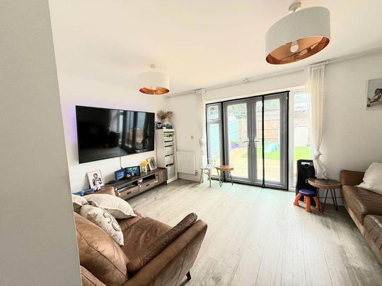 4 bedroom terraced house to rent - Photo 1
