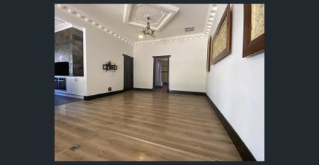 Character & Space: Unique 1920s Tudor with Self-Contained Granny Flat - Photo 3