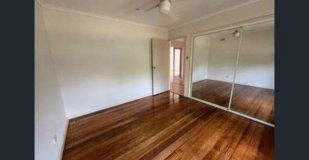 Renovated 3 Bedroom house in Prime location !!!! - Photo 4