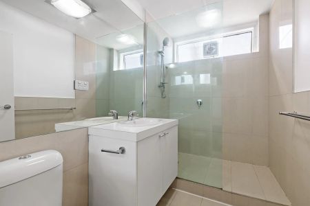 Bright, Renovated Living in the Heart of South Yarra - Photo 5