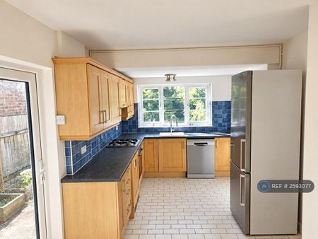 4 bedroom detached house to rent - Photo 5