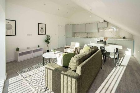 Cuckoo Hall Lane, London, N9 - Photo 2