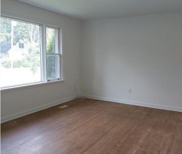 For Lease - 17 Gunn Street Unit# main floor, Barrie, Ontario - Photo 2