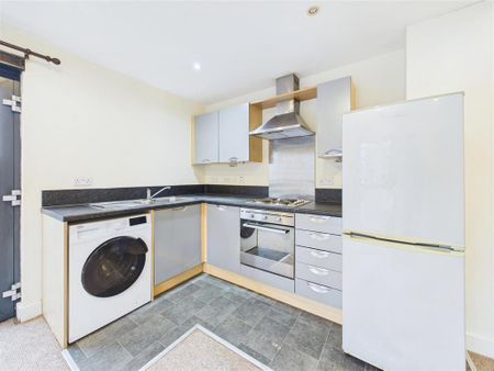 1 bedroom flat to rent - Photo 2