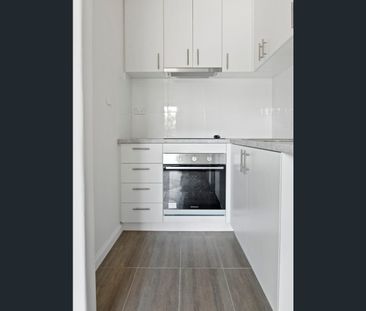 8/31 Rosstown Road, Carnegie, Vic 3163 - Photo 2