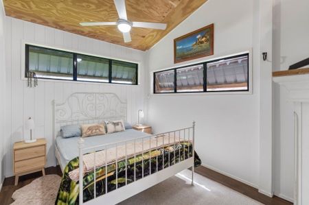 Modern 4-Bedroom Home on 1 Acre WITH POOL & SOLAR! - Photo 4