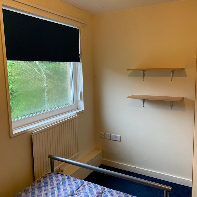 1 bedroom in a house share to rent - Photo 1