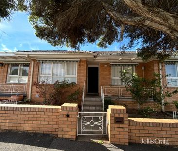 Two Bedroom Property! - Photo 6