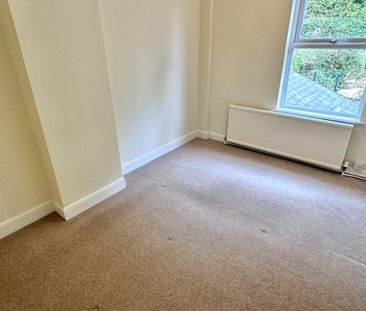2 bedroom end of terrace house to rent - Photo 4