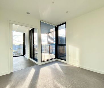 SPACIOUS TWO BEDROOM APARTMENT WITH SECURE PARKING | FLARE REAL ESTATE - Photo 2