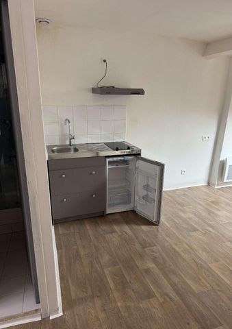 Location Appartement 1 pièce 25m² DRAGUIGNAN 83300 - Photo 4