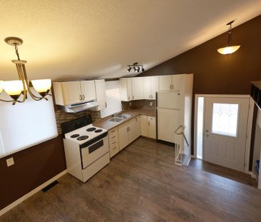 For Lease - 26 Melinda Crescent Unit# A, Barrie, Ontario - Photo 4