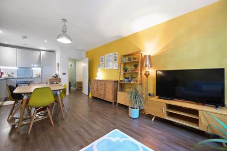 2 bedroom flat to rent - Photo 2