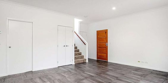 Modern Waterfront Living in the Heart of Hope Island - Photo 3