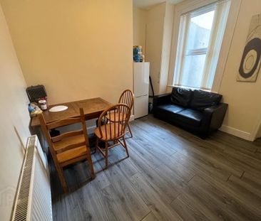 Tates Avenue, Ensuite Room 6, All Bills Included, Belfast, BT9 7BY - Photo 4