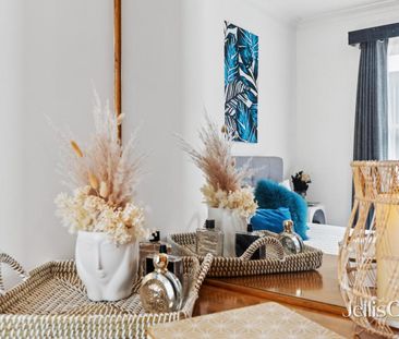 Central living, how convenient. - Photo 4