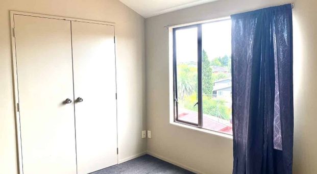 Chic 2BR Townhouse in Papatoetoe - Photo 1