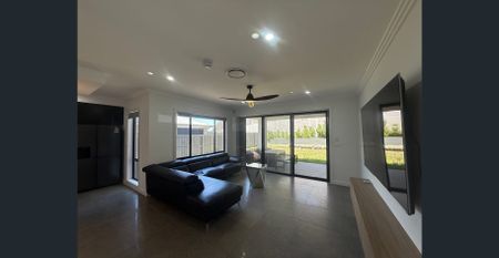 BEAUTIFUL QUALITY HOME!! - Photo 2