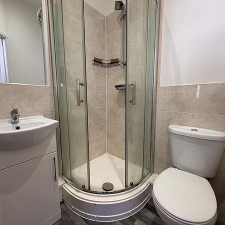 1 bedroom in a house share to rent - Photo 4