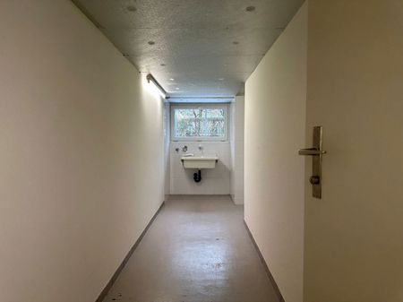Moderne 3.5-Zimmer-Wohnung mit eigenem Waschturm - Photo 4