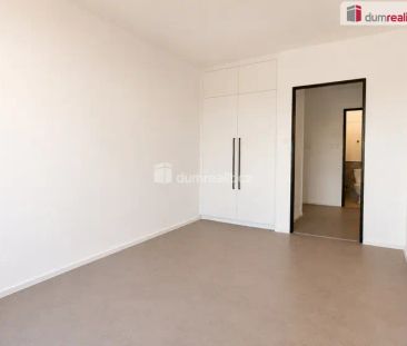 Světlý byt 2+1 s lodžiií, po rekonsturkci, 52,5 m - Fotografie 3
