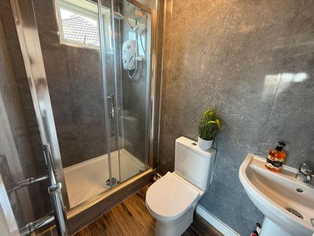 1 bedroom in a house share to rent - Photo 5
